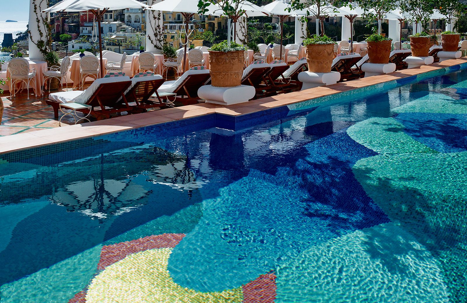 Bisazza decorates the new swimming pool of the luxury hotel Le Sirenuse ...